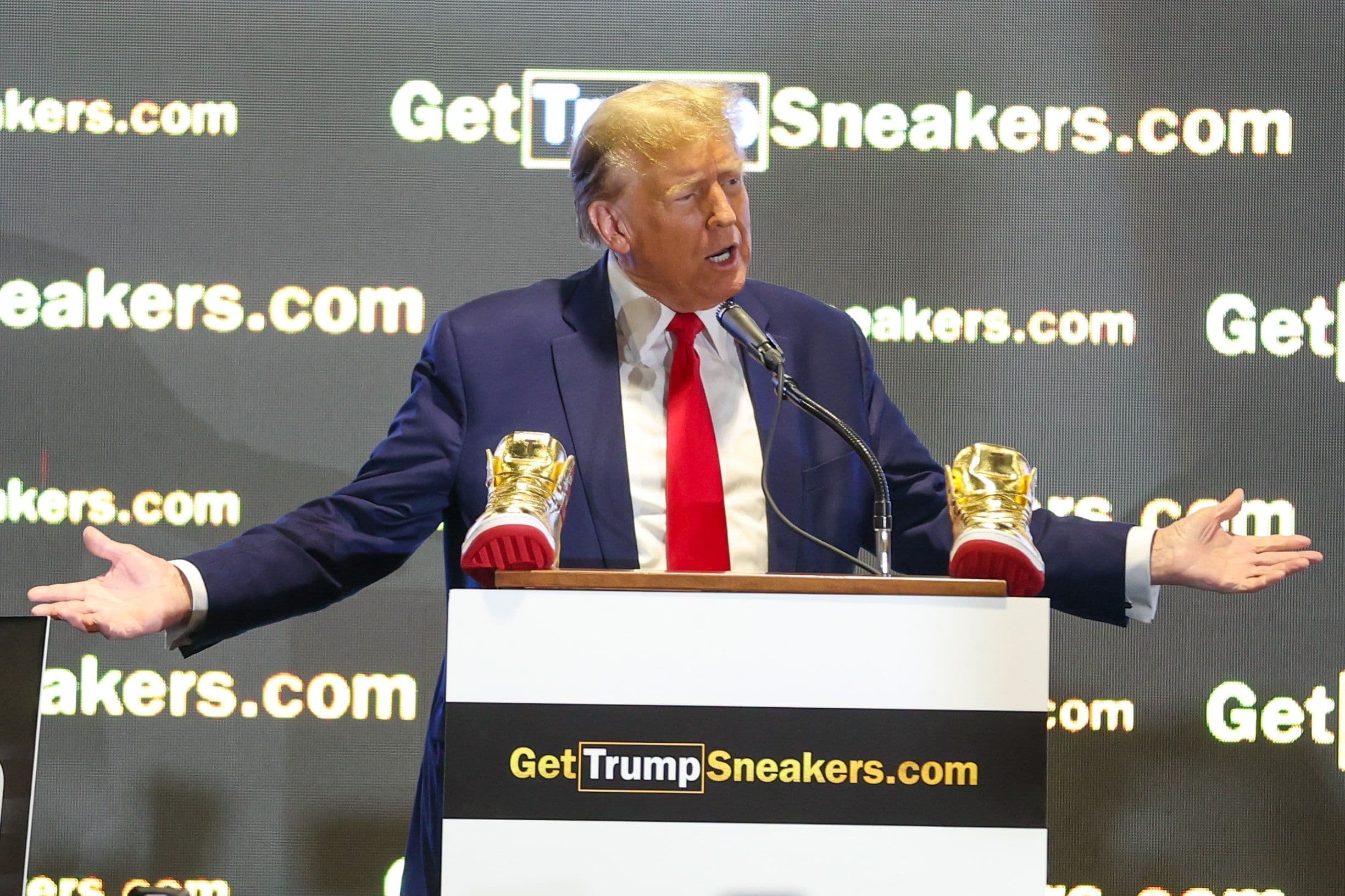 Trump’s 1,000 sneakers sell out in 2 hours